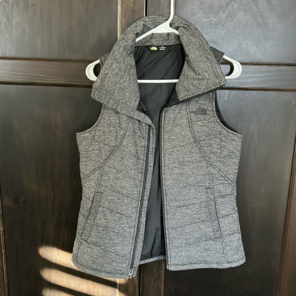 Women’s North Face vest size Mediumm